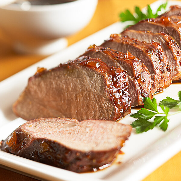 Filet de porc rôti avec un glaçage à la moutarde et à l'abricot